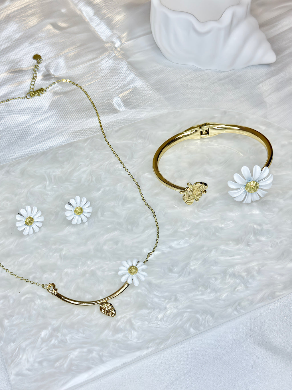 White Chamomile Jewel Set