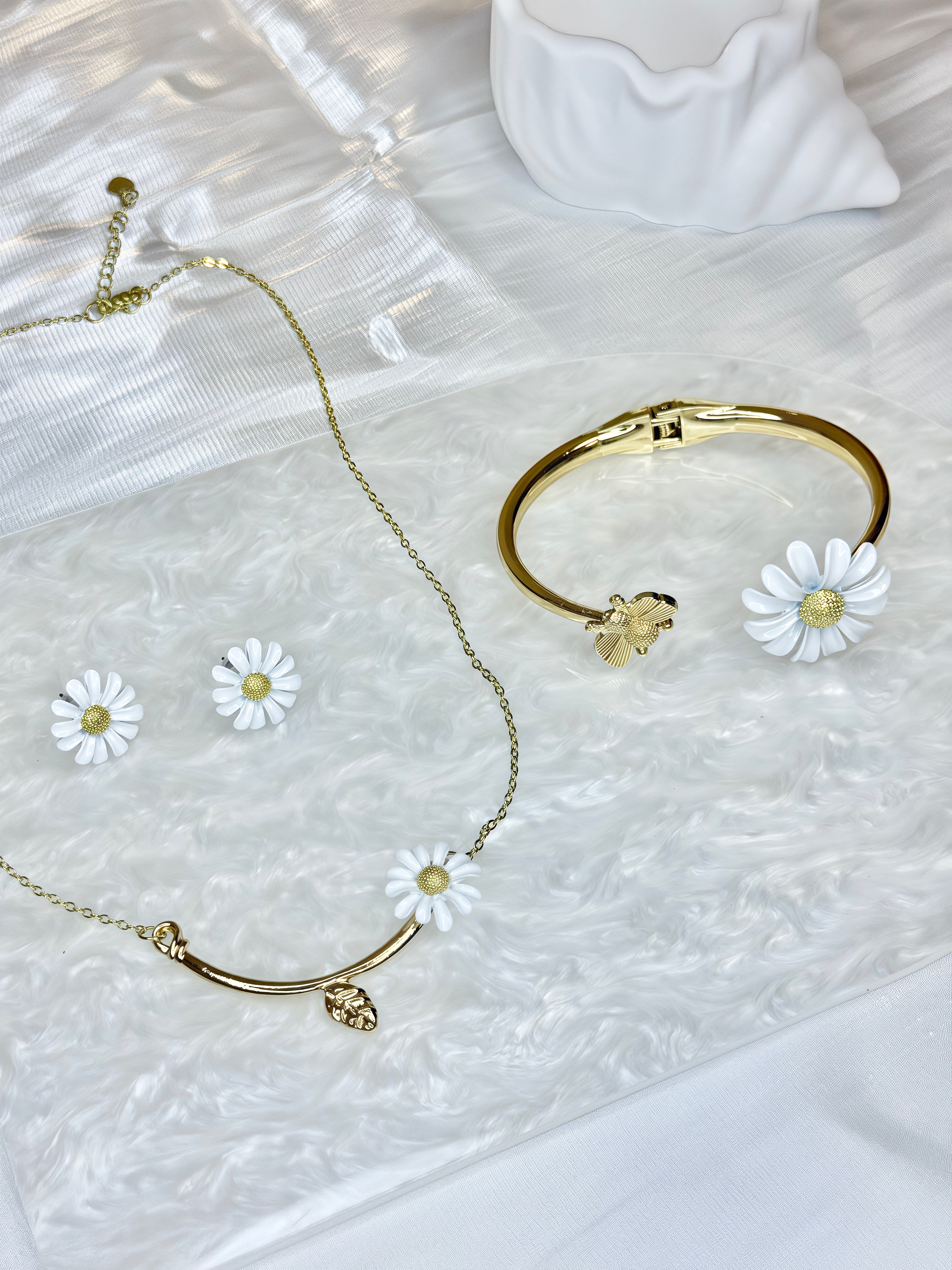 White Chamomile Jewel Set