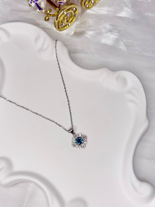 Blue Quatrefoil Shiny Necklace