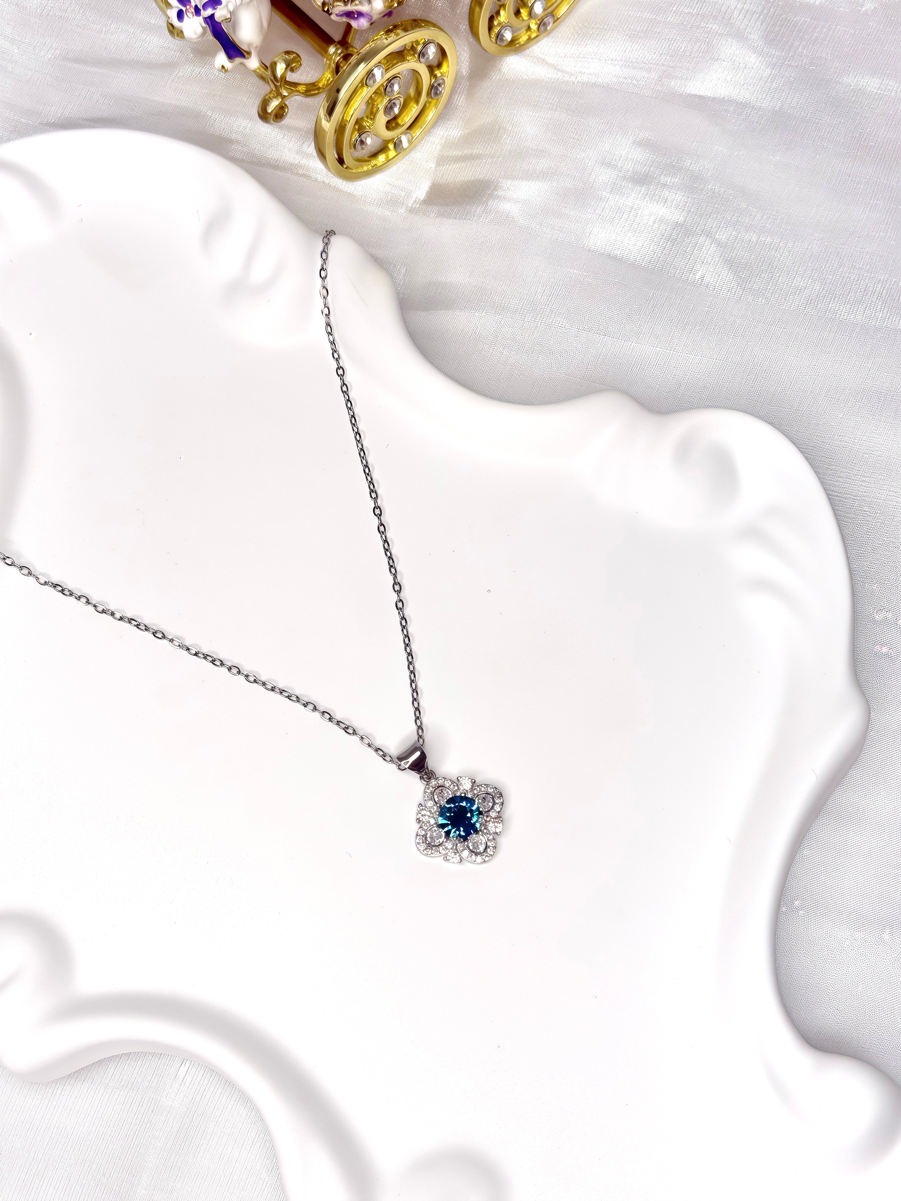 Blue Quatrefoil Shiny Necklace