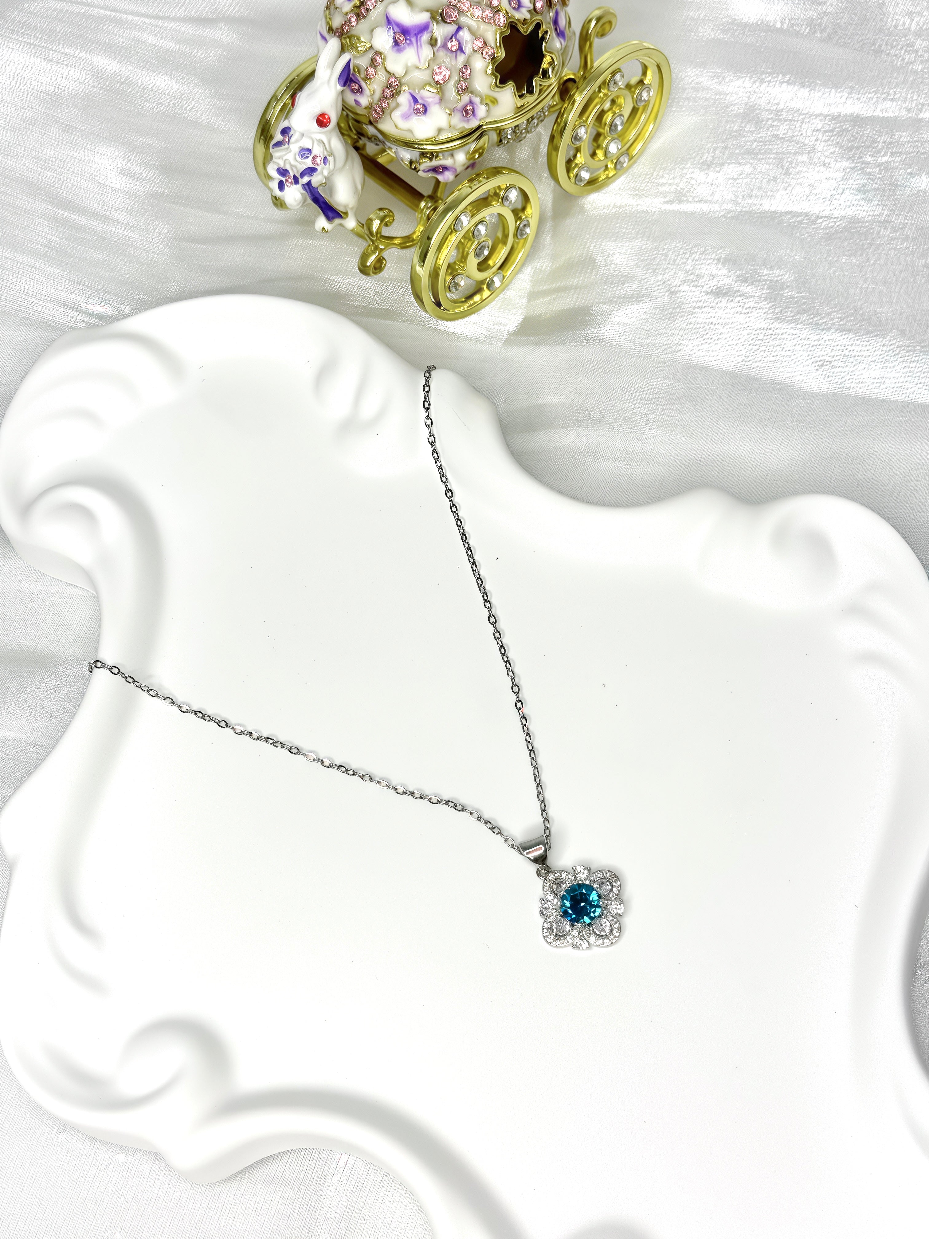 Blue Quatrefoil Shiny Necklace