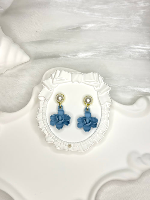 Blue Gardenia Pearl Earrings