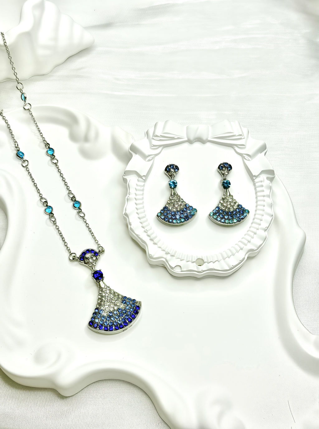 Gradient Blue Fan-Shaped Jewel Set