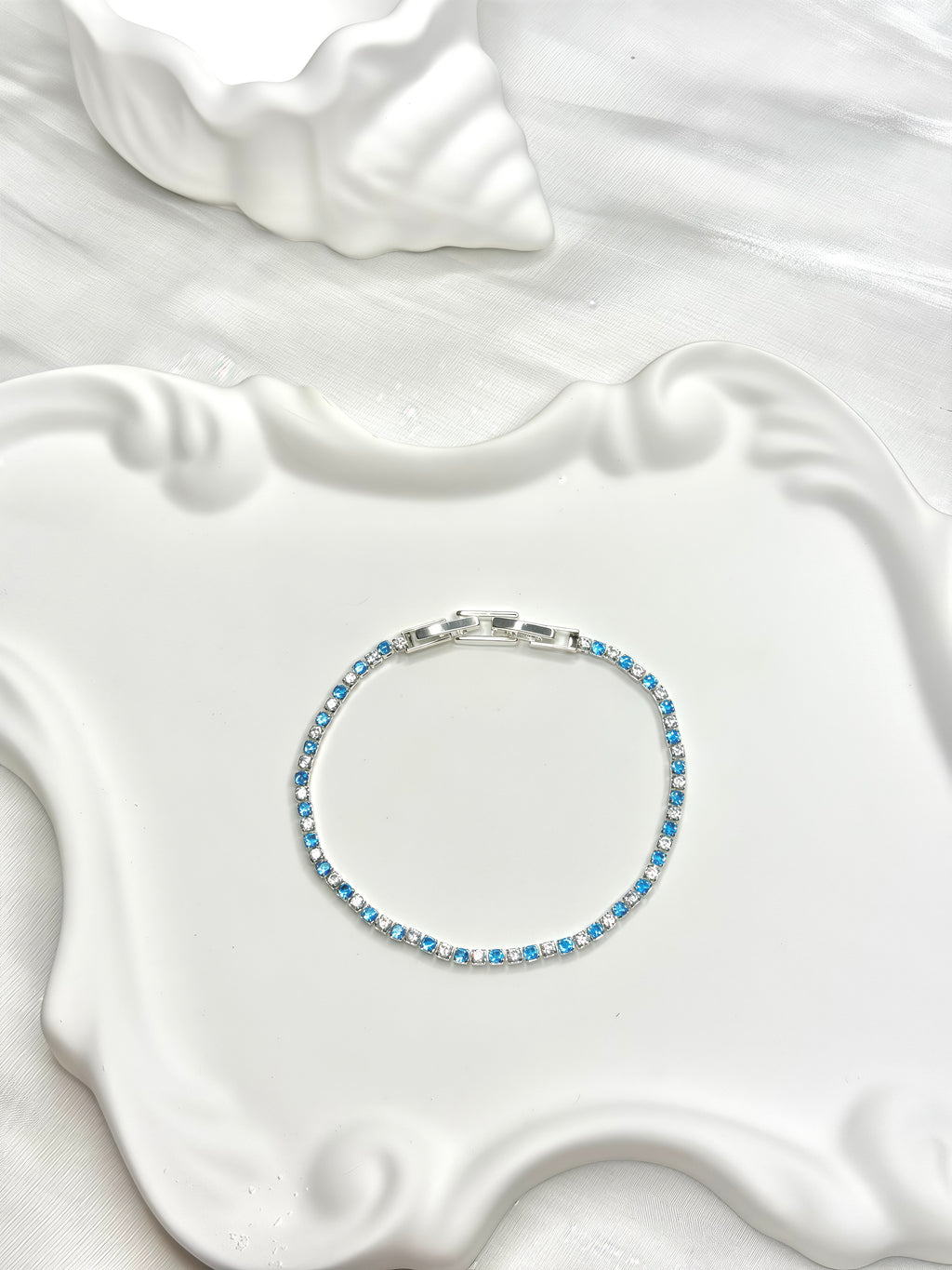 Blue and White Sparking Delicate Chain Bracelet