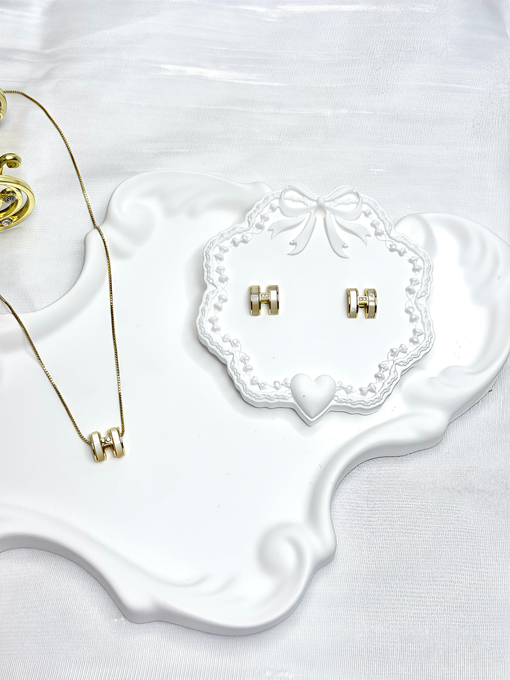 White Pearl "H" Initial Jewel Set