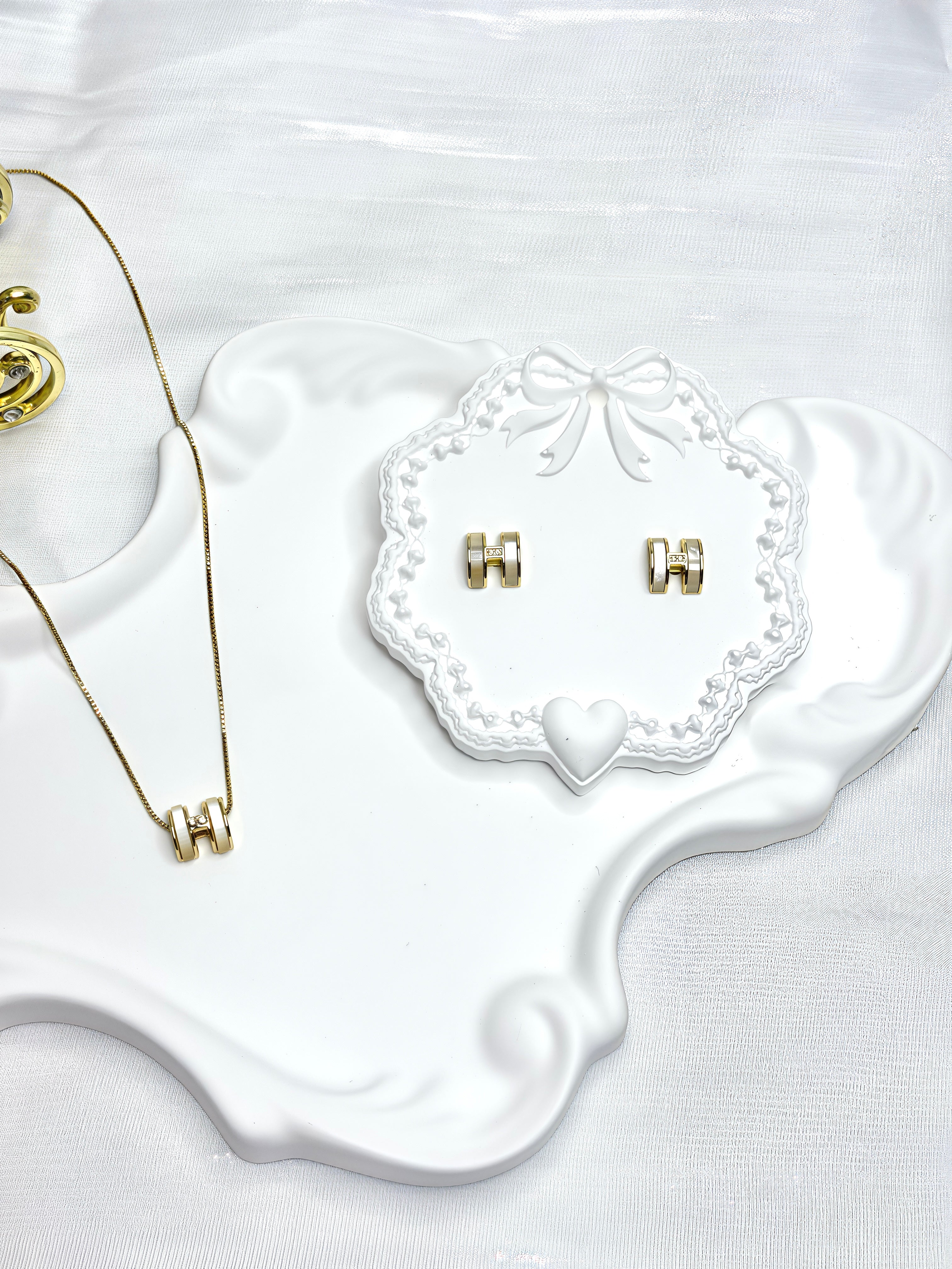 White Pearl "H" Initial Jewel Set