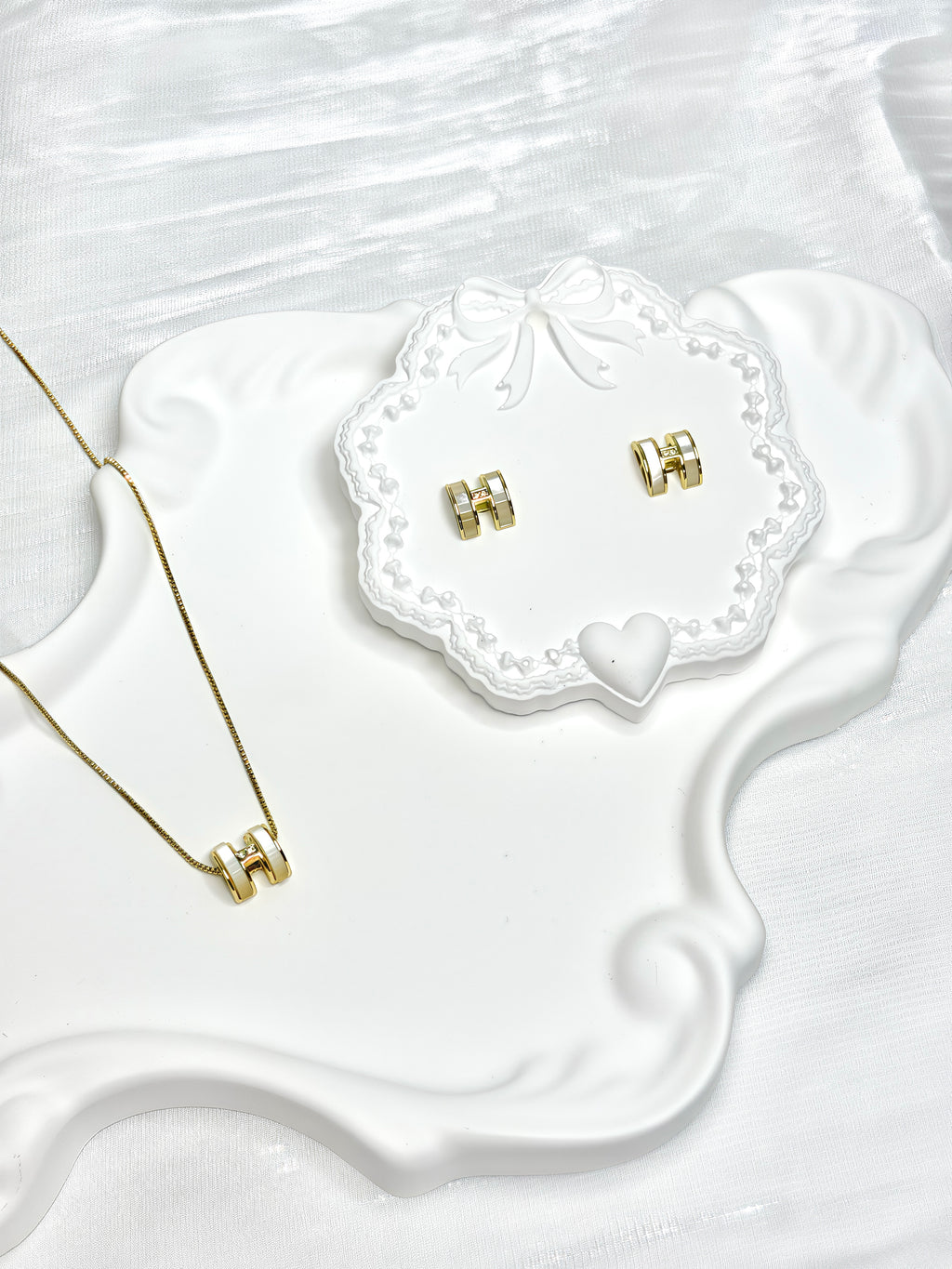 White Pearl "H" Initial Jewel Set
