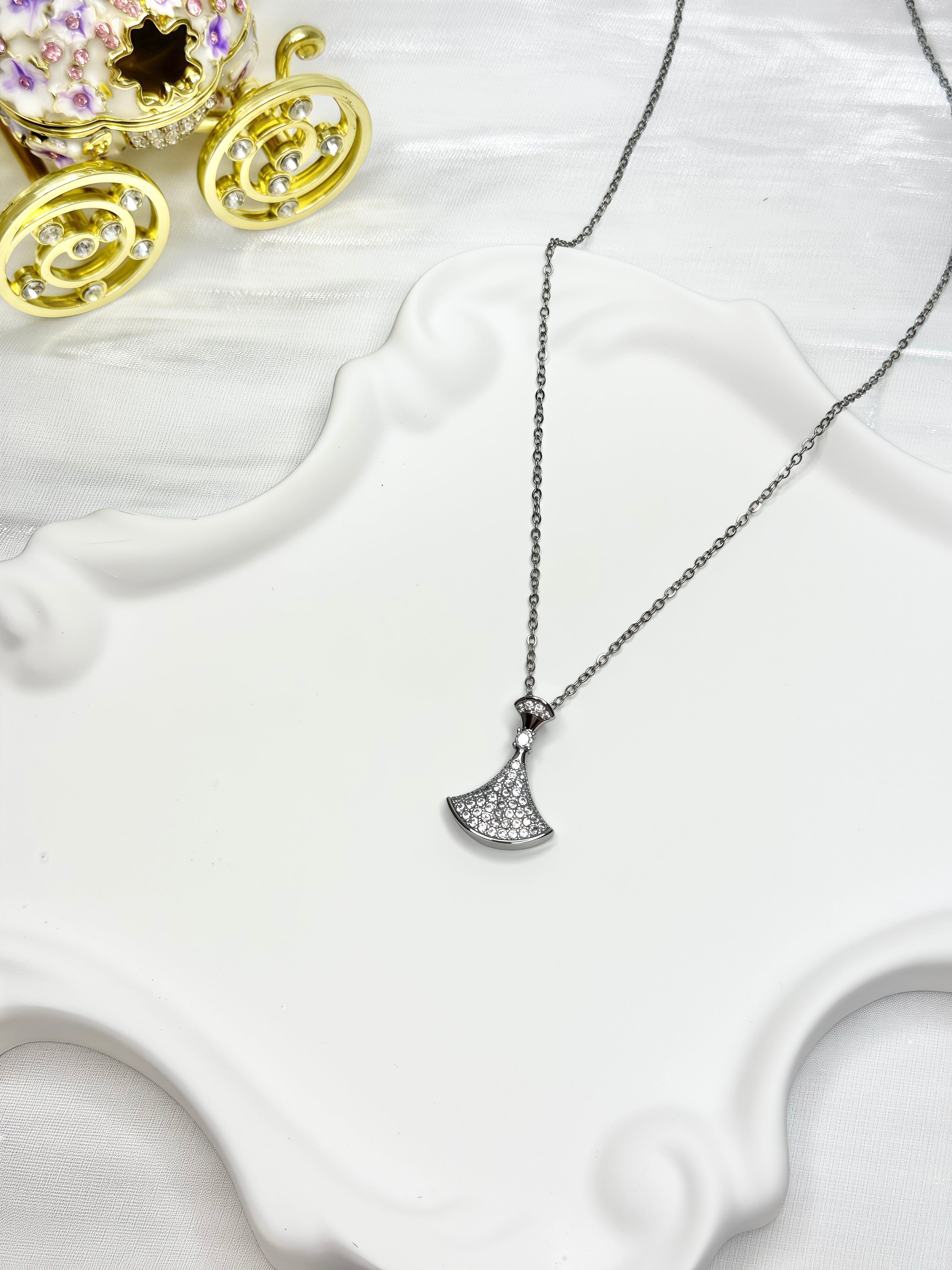 Fan-shaped Shiny Necklace