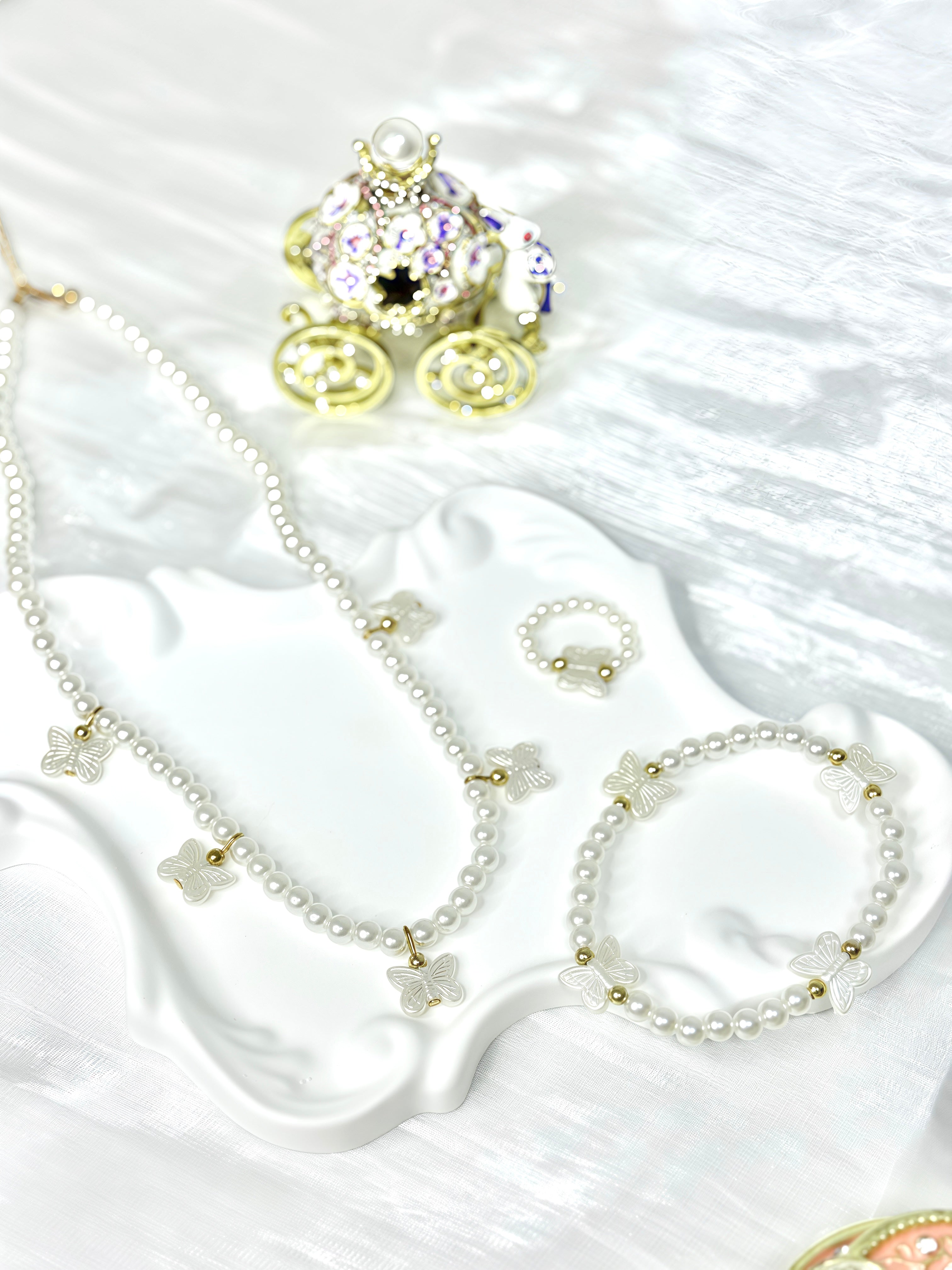 White Butterfly-shaped Pearl Jewel Set
